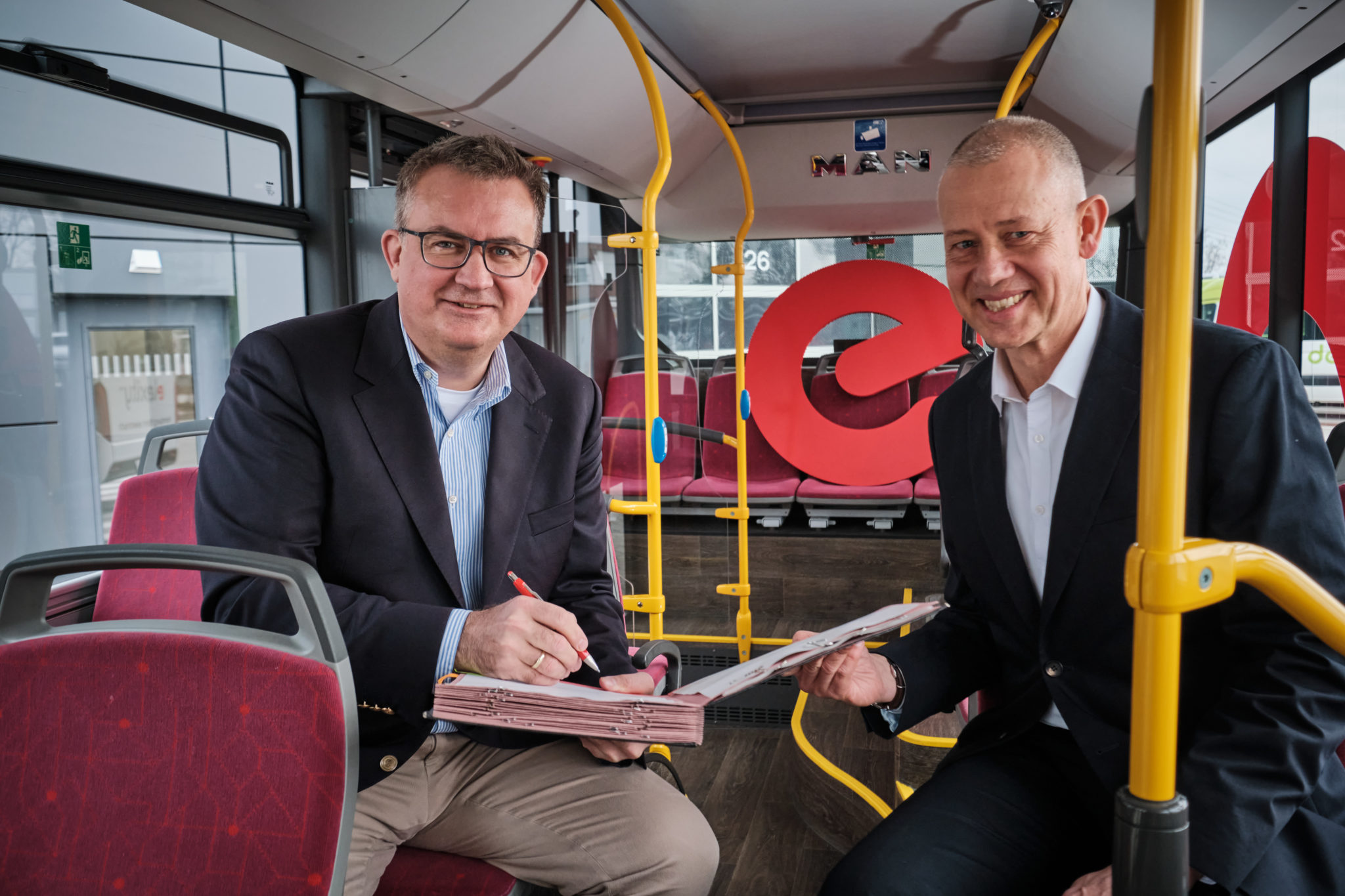 Vhh Kauft E Busse Bei Daimler Und Man Busmagazin